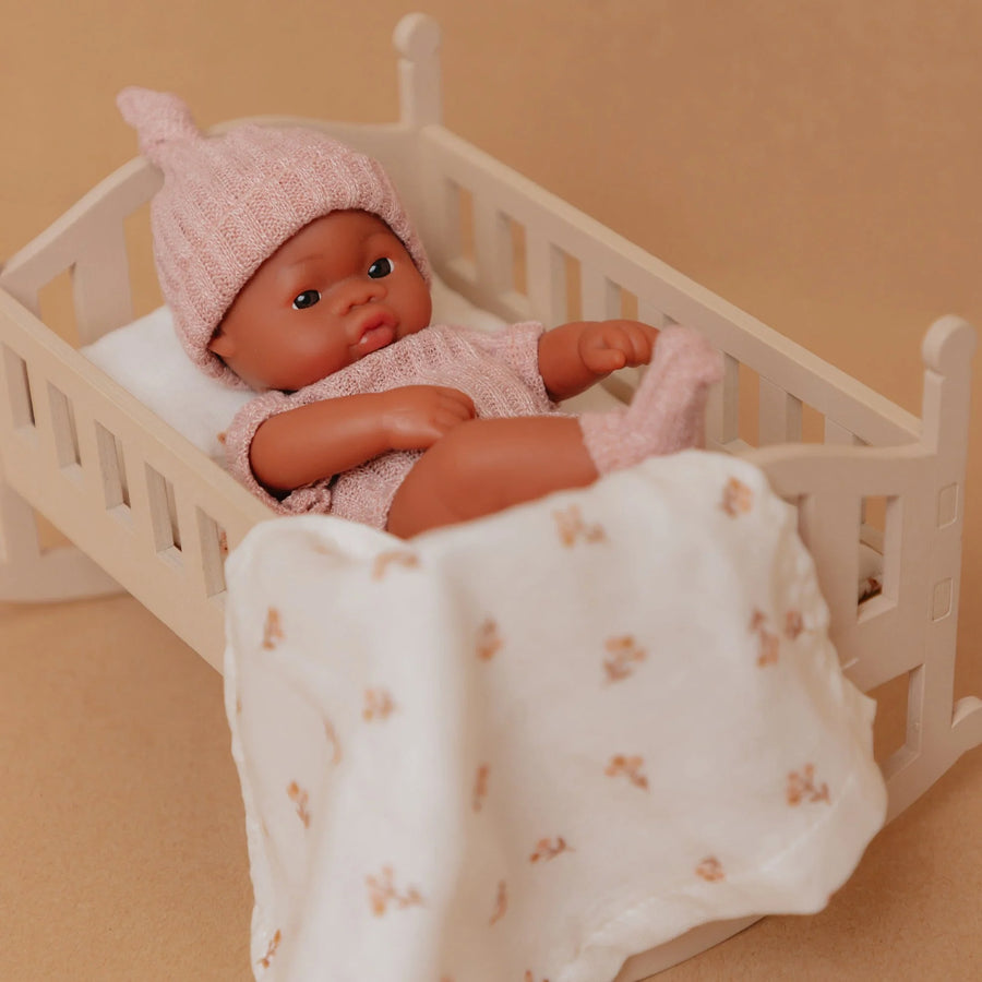 MRS. ERTHA Spielpuppe LUPITA mit Schaukelwiege