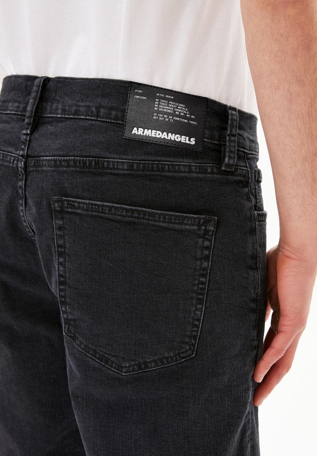 ARMEDANGELS kurze Jeans NAAIL BLACK DNM Organic Cotton